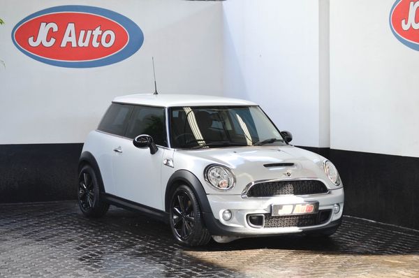 2014-MINI-Hatch-Cooper-S image:5