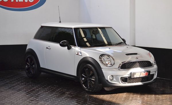 2014-MINI-Hatch-Cooper-S image:7