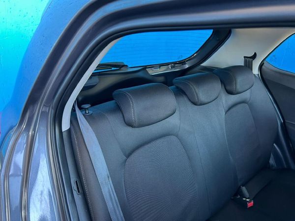 2016-Hyundai-Grand-i10-125-Fluid image:9