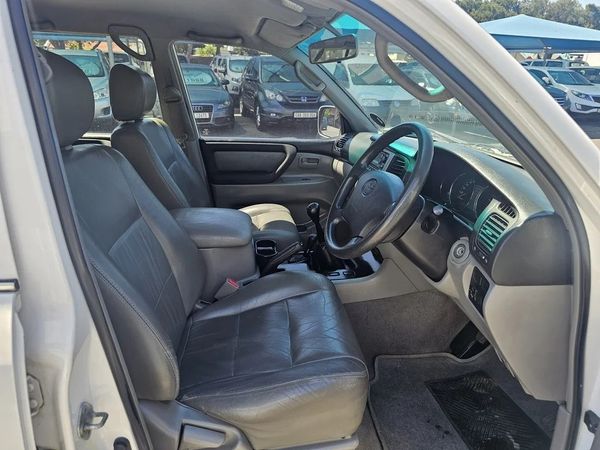2006-Toyota-Land-Cruiser-100-GX-45 image:9
