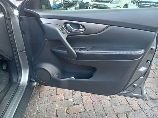 2015-Nissan-X-Trail-25-SE-4x4-Auto image:9
