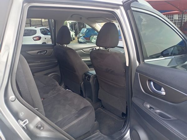 2015-Nissan-X-Trail-25-SE-4x4-Auto image:10