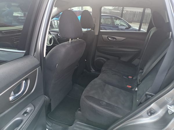 2015-Nissan-X-Trail-25-SE-4x4-Auto image:11