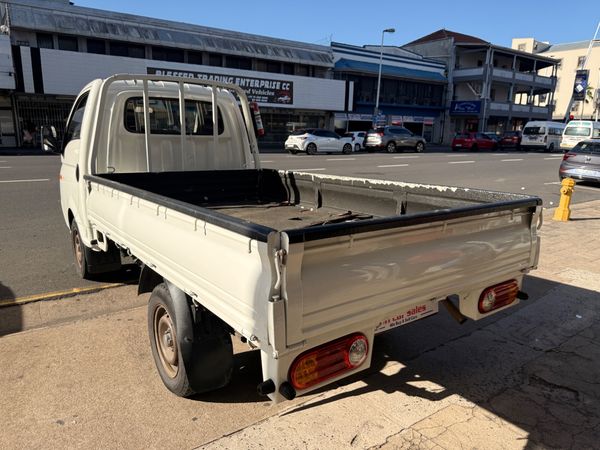 2015-Hyundai-H100-Bakkie-26D-Dropside image:2