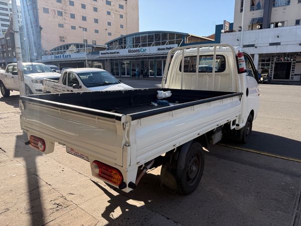 2015-Hyundai-H100-Bakkie-26D-Dropside image:3