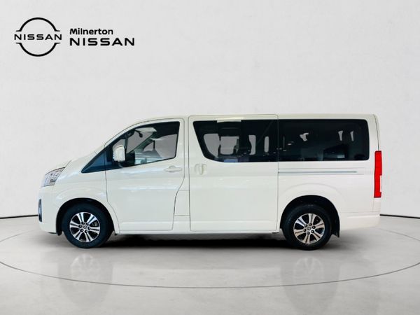 2024-Toyota-Quantum-28-GL-11-seat image:5