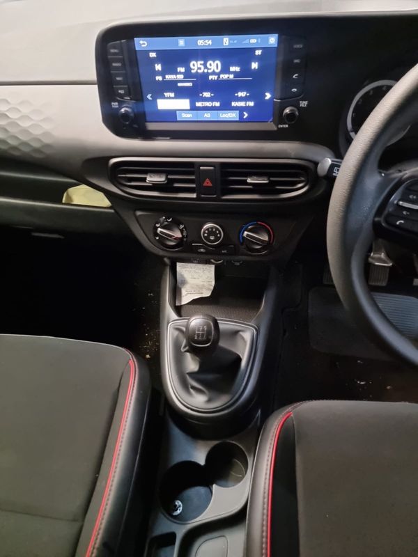 2024-Hyundai-Grand-i10-10-Fluid image:8
