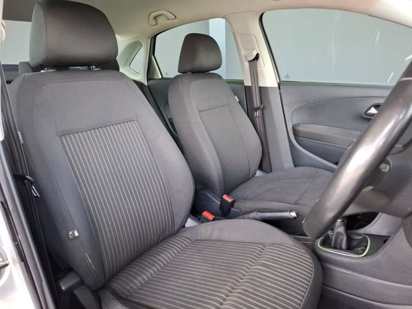 2013-Volkswagen-Polo-16-Comfortline image:10