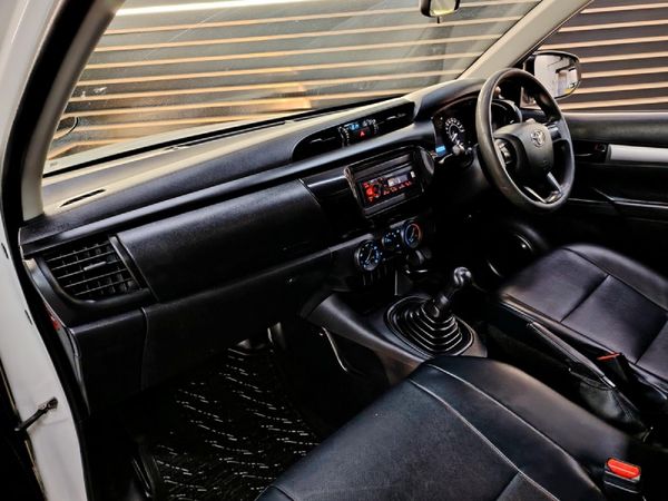 2022-Toyota-Hilux-20-VVTi-Single-Cab image:10