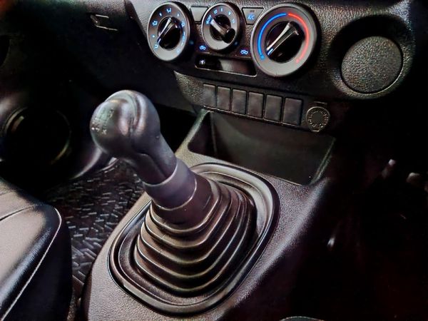 2022-Toyota-Hilux-20-VVTi-Single-Cab image:12
