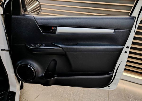 2022-Toyota-Hilux-20-VVTi-Single-Cab image:6
