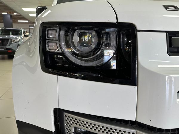 2020-Land-Rover-Defender-110-D240-HSE-177kW image:18