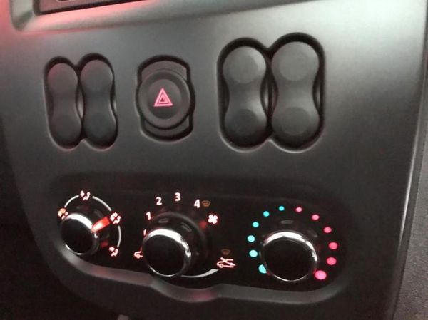 2024-Nissan-NP200-16 image:8
