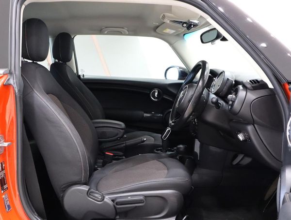 2020-MINI-Hatch-Cooper-Auto image:15