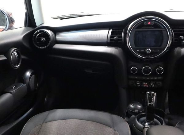 2020-MINI-Hatch-Cooper-Auto image:5