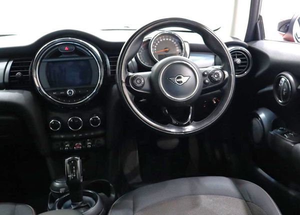 2020-MINI-Hatch-Cooper-Auto image:6