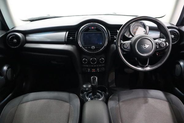 2020-MINI-Hatch-Cooper-Auto image:7