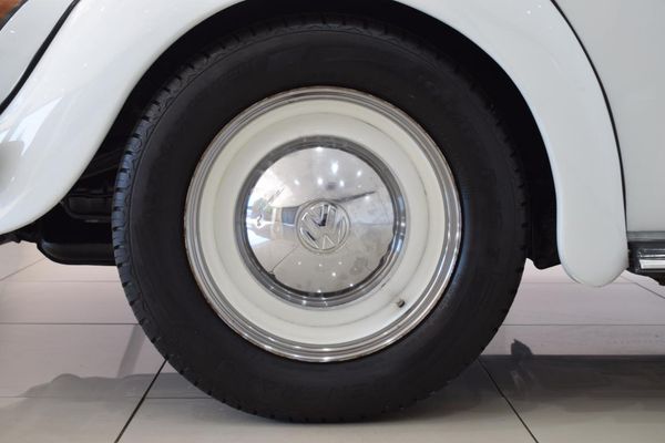 1975-Volkswagen-Beetle-1300 image:11