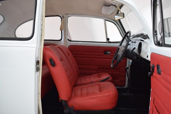 1975-Volkswagen-Beetle-1300 image:13