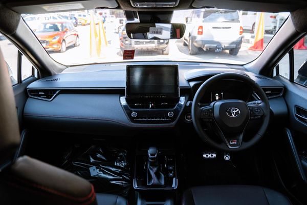 2026-Toyota-Corolla-Cross-18-GR-S-Hybrid image:12