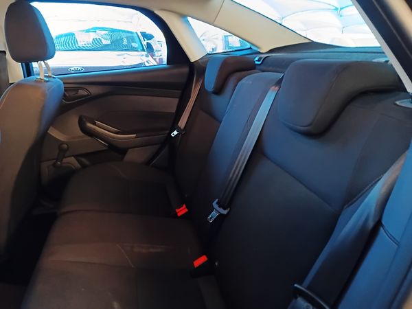 2018-Ford-Focus-10-EcoBoost-Ambiente image:9