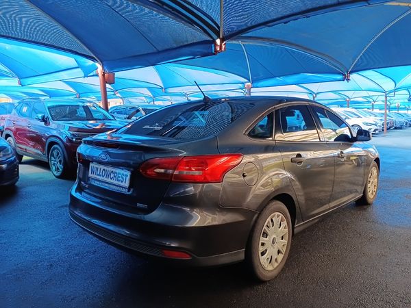 2018-Ford-Focus-10-EcoBoost-Ambiente image:3