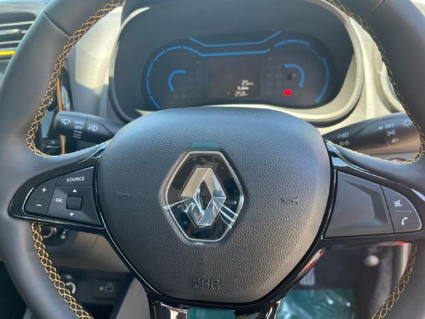 2026-Renault-Kwid-10-10-Year-Ltd-Edition image:10
