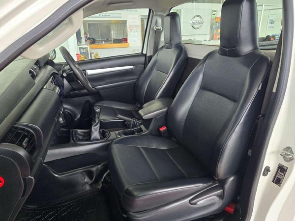 2022-Toyota-Hilux-24-GD-6-SR-4x4-Single-Cab image:10