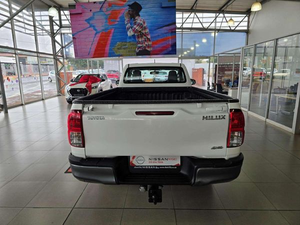 2022-Toyota-Hilux-24-GD-6-SR-4x4-Single-Cab image:3