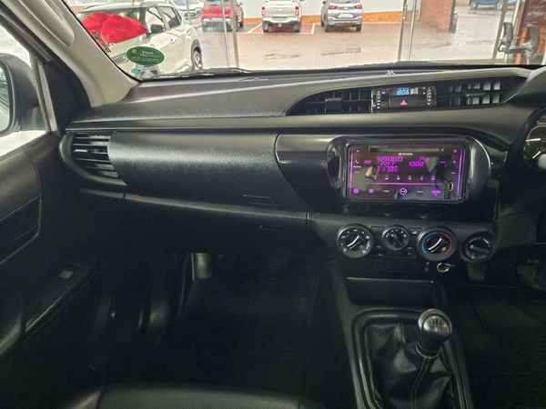 2022-Toyota-Hilux-24-GD-6-SR-4x4-Single-Cab image:6