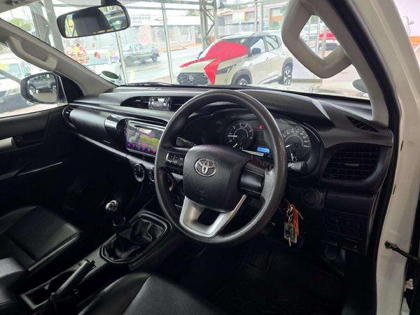 2022-Toyota-Hilux-24-GD-6-SR-4x4-Single-Cab image:7