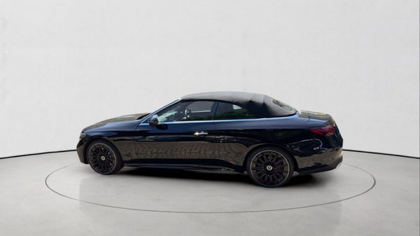 2026-Mercedes-Benz-CLE-200-Cabriolet image:3