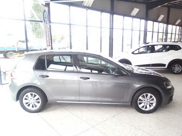 2019-Volkswagen-Golf-VII-10-TSI-Trendline image:2