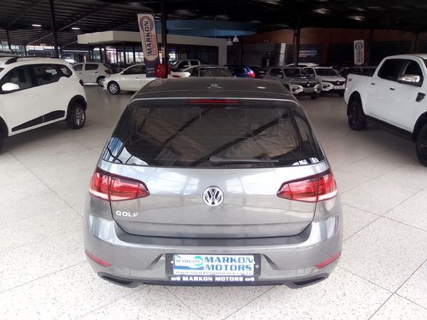 2019-Volkswagen-Golf-VII-10-TSI-Trendline image:4