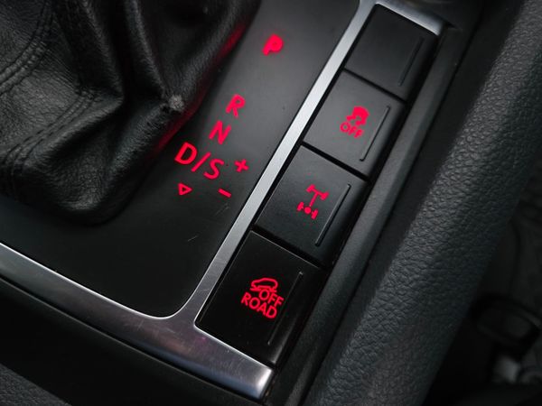 2013-Volkswagen-Amarok-20-BiTDI-Highline-132kW-4Motion-Auto-Double-Cab image:32