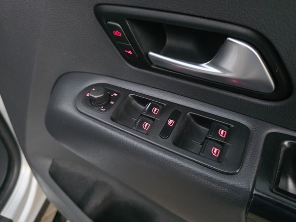 2013-Volkswagen-Amarok-20-BiTDI-Highline-132kW-4Motion-Auto-Double-Cab image:43