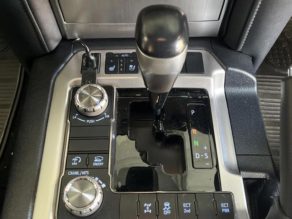 2019-Toyota-Land-Cruiser-200-45-D-V8-VX-R-Auto image:9