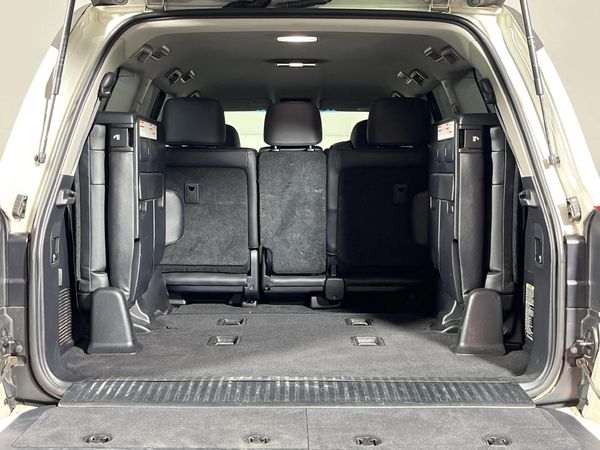 2019-Toyota-Land-Cruiser-200-45-D-V8-VX-R-Auto image:12