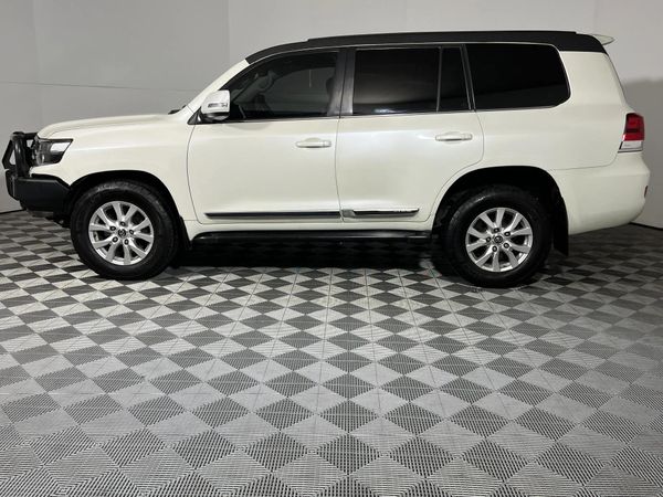 2019-Toyota-Land-Cruiser-200-45-D-V8-VX-R-Auto image:17