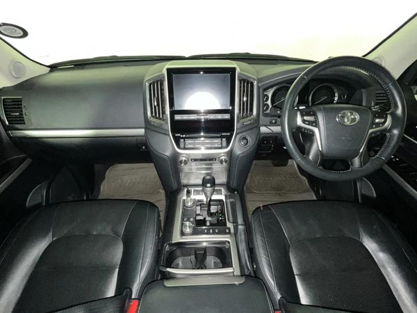 2019-Toyota-Land-Cruiser-200-45-D-V8-VX-R-Auto image:1