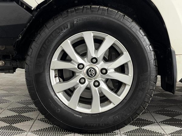 2019-Toyota-Land-Cruiser-200-45-D-V8-VX-R-Auto image:3