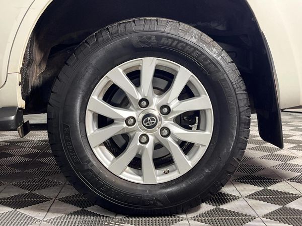 2019-Toyota-Land-Cruiser-200-45-D-V8-VX-R-Auto image:5