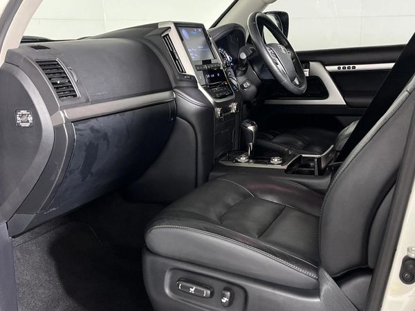 2019-Toyota-Land-Cruiser-200-45-D-V8-VX-R-Auto image:7