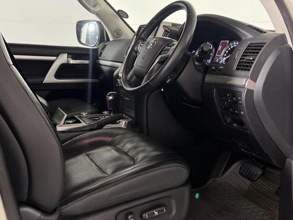 2019-Toyota-Land-Cruiser-200-45-D-V8-VX-R-Auto image:8