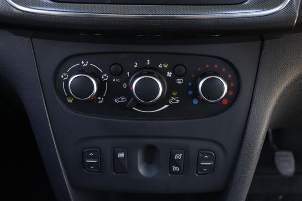 2018-Renault-Sandero-900T-Stepway-Dynamique image:19