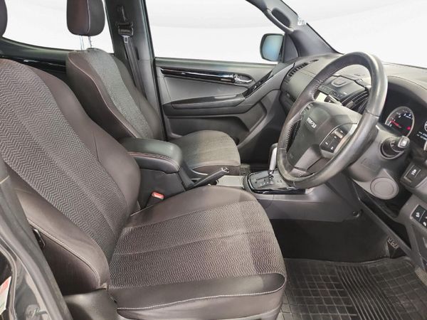 2021-Isuzu-D-Max-300-LX-Auto-Double-Cab image:11
