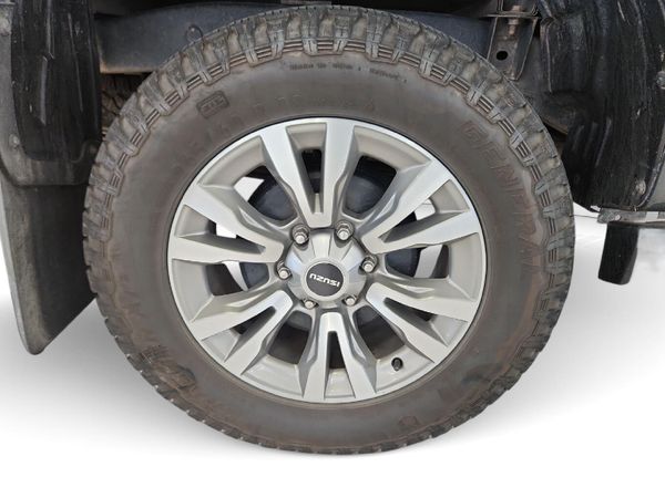 2021-Isuzu-D-Max-300-LX-Auto-Double-Cab image:13