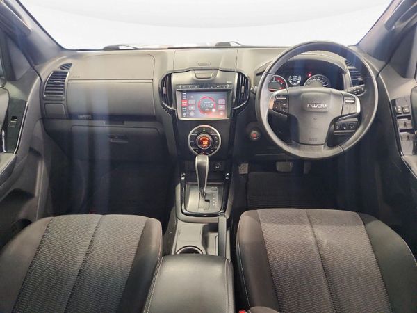 2021-Isuzu-D-Max-300-LX-Auto-Double-Cab image:8