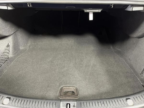 2016-Mercedes-Benz-E-Class-E-350d-Exclusive image:12