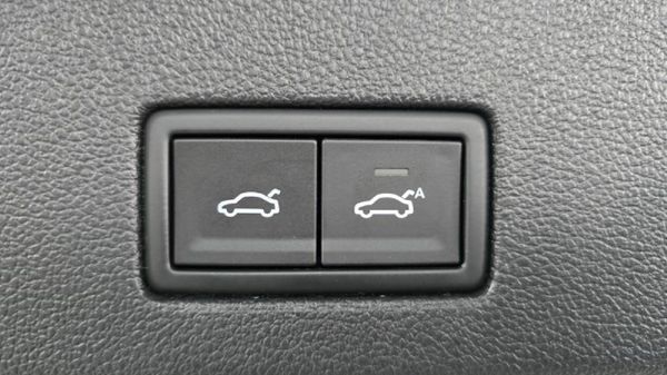 2025-Volkswagen-Touareg-V6-TDI-R-Line image:12